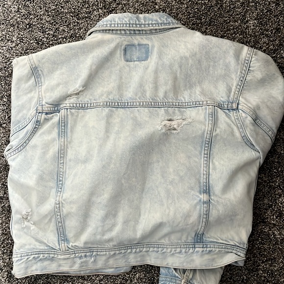 Cropped Jean Jacket - Picture 2 of 3